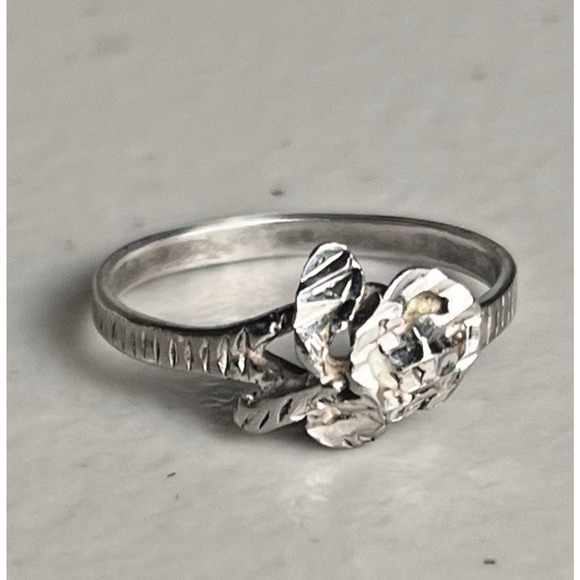 Sterling Silver 925 Rose Flower Ring Vintage Floral Design Etched Band Size 7.5 - Picture 1 of 10
